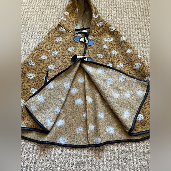 Vintage style Kids Fleece Poncho Cape - Picture 4 of 14